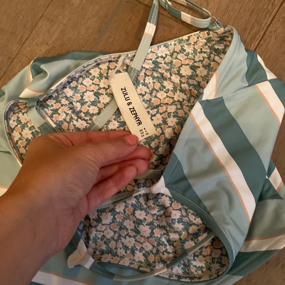 Free People “Zulu and Zephyr” Villa Reversible Swimsuit - Picture 4 of 4